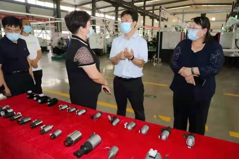 龟头插面包安阳市市长高永一行莅临我公司参观调研